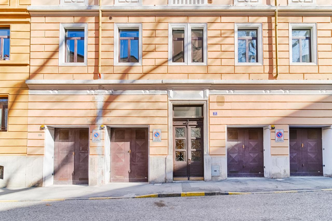 Frida Apartment Nuovo Luminoso Con Vista Aperta Trieste Exterior foto